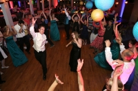 dancing at wedding