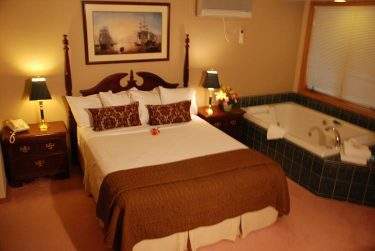 Door County One Bed Hotel Suite